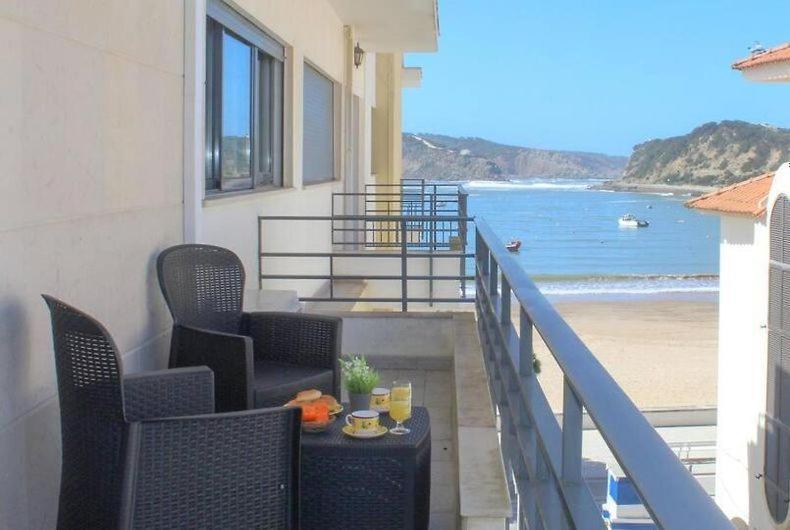Seashell Bay - Beach House - Сан-Мартинью-ду-Порту Экстерьер фото